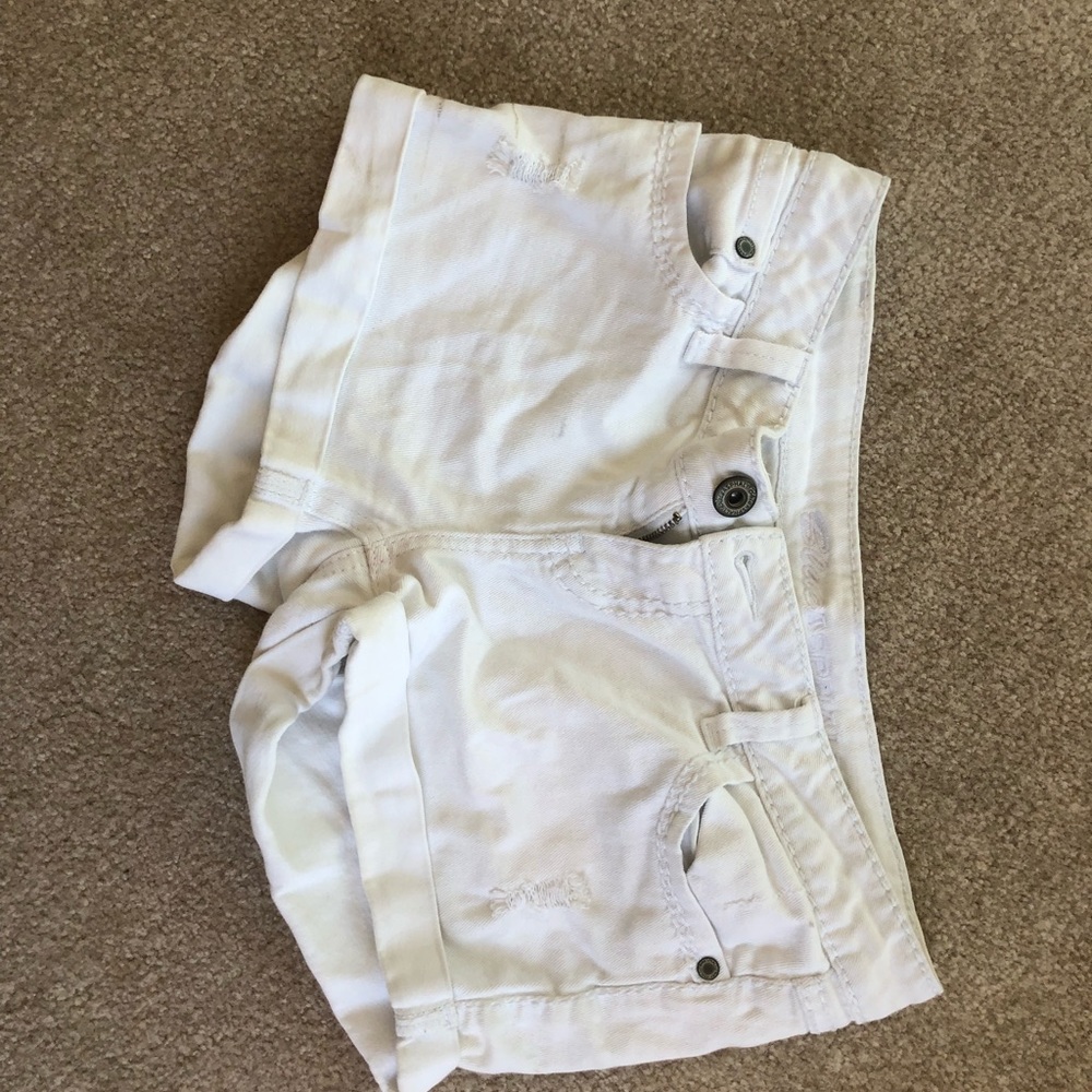 WHITE JEAN SHORTS